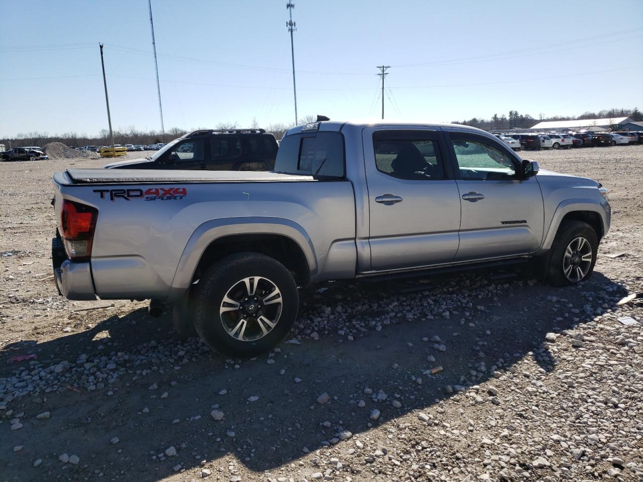 2018 TOYOTA TACOMA DOU - Фото 3
