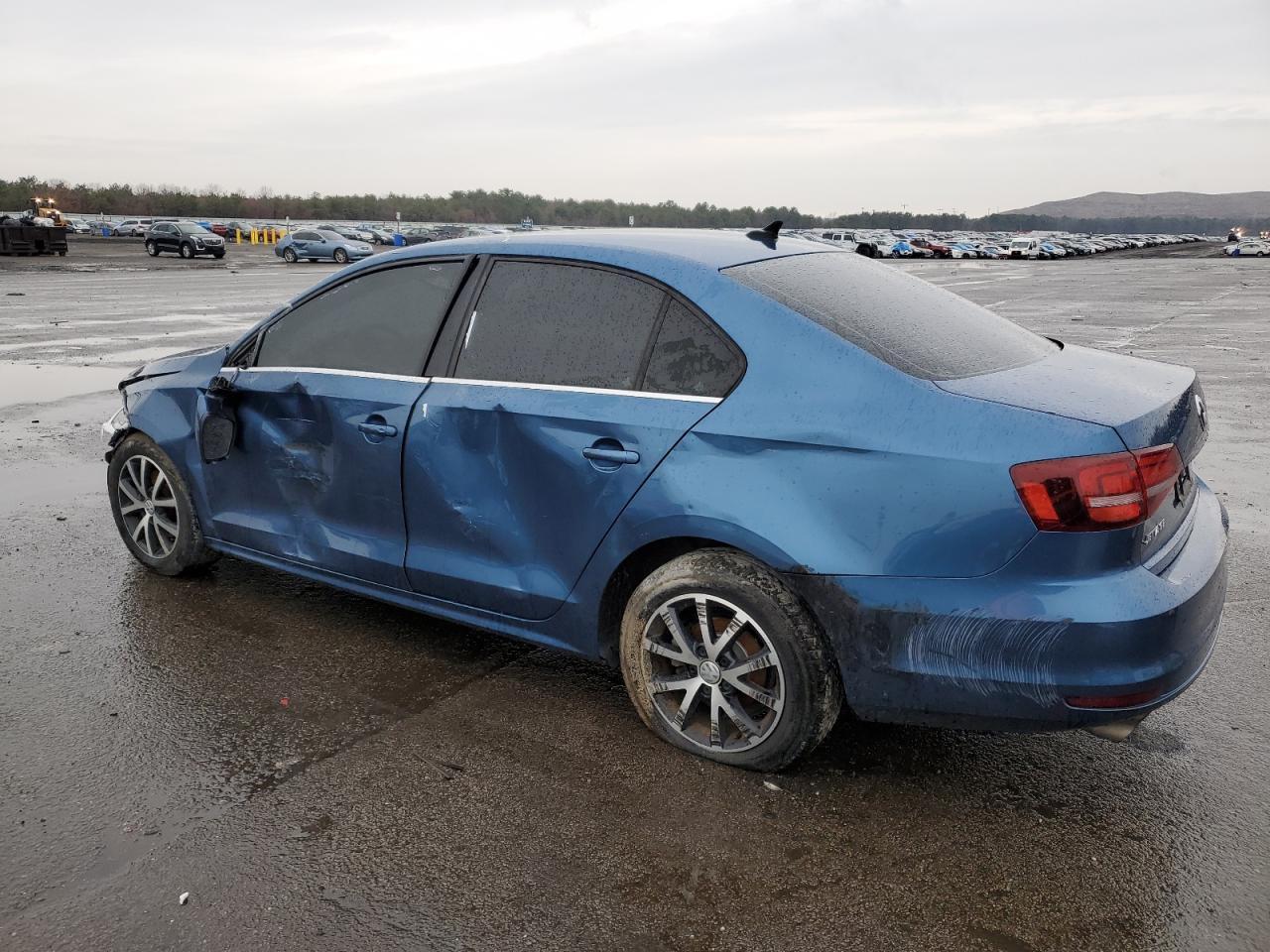 2017 VOLKSWAGEN JETTA SE - Image 2