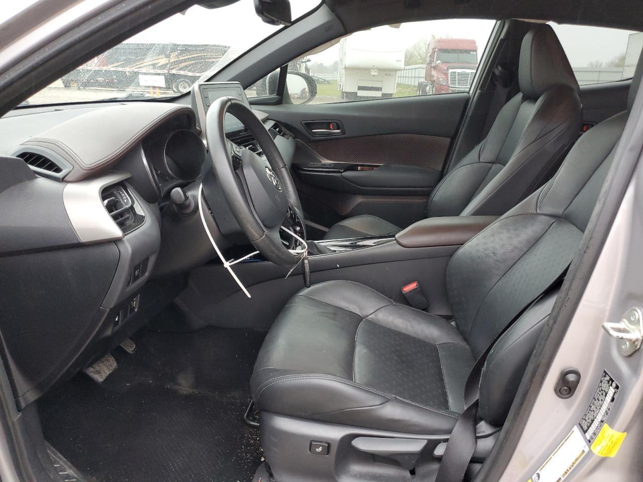 2019 TOYOTA C-HR XLE - Image 7
