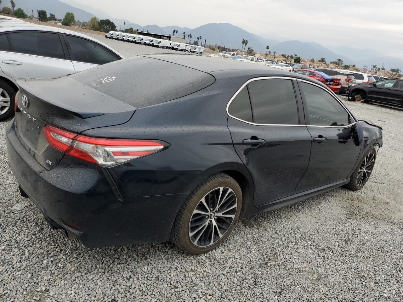 2018 TOYOTA CAMRY L - Фото 3
