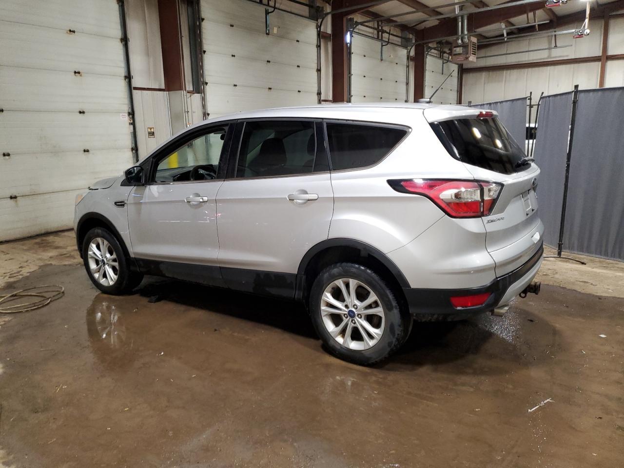 2017 FORD ESCAPE SE - Фото 2