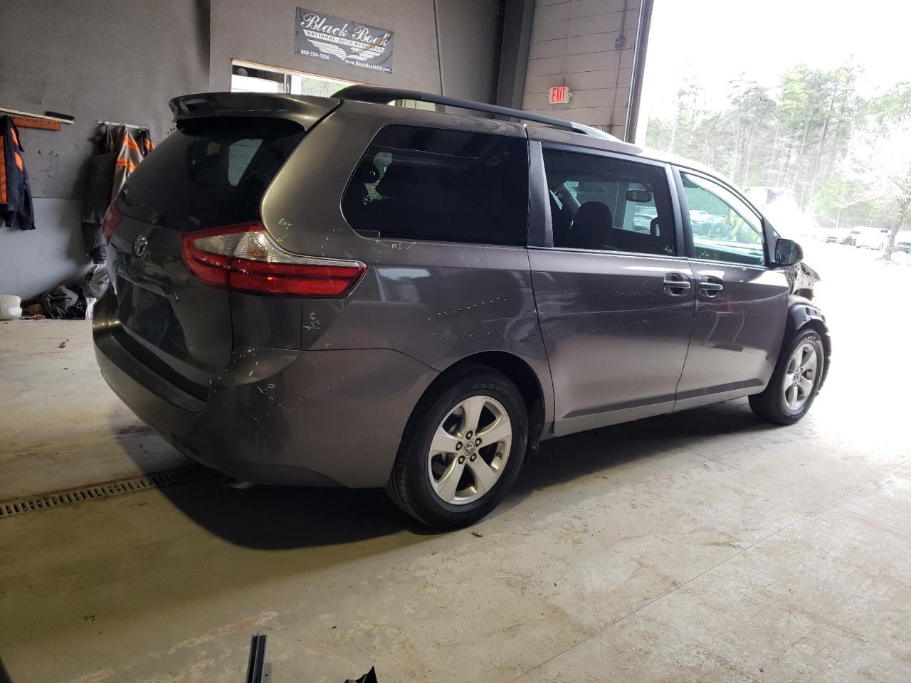 2015 TOYOTA SIENNA LE - Фото 3
