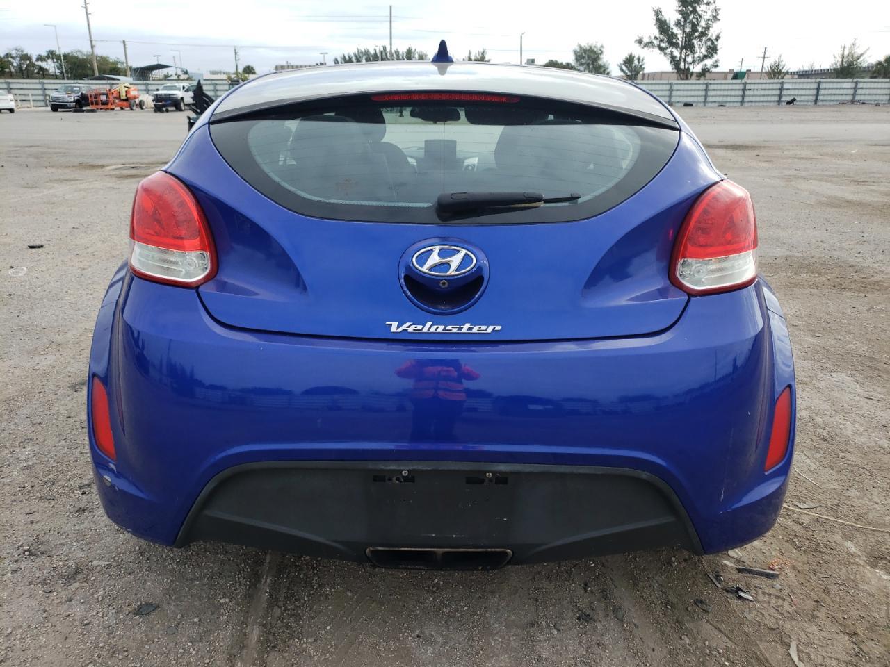 2014 HYUNDAI VELOSTER - Image 6