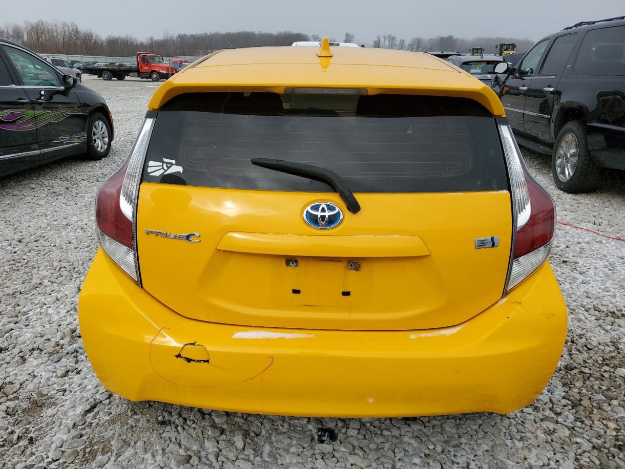 2015 TOYOTA PRIUS C - Image 6