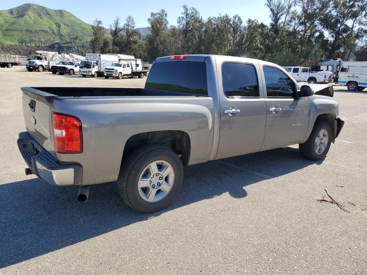 2013 CHEVROLET SILVERADO - Фото 3