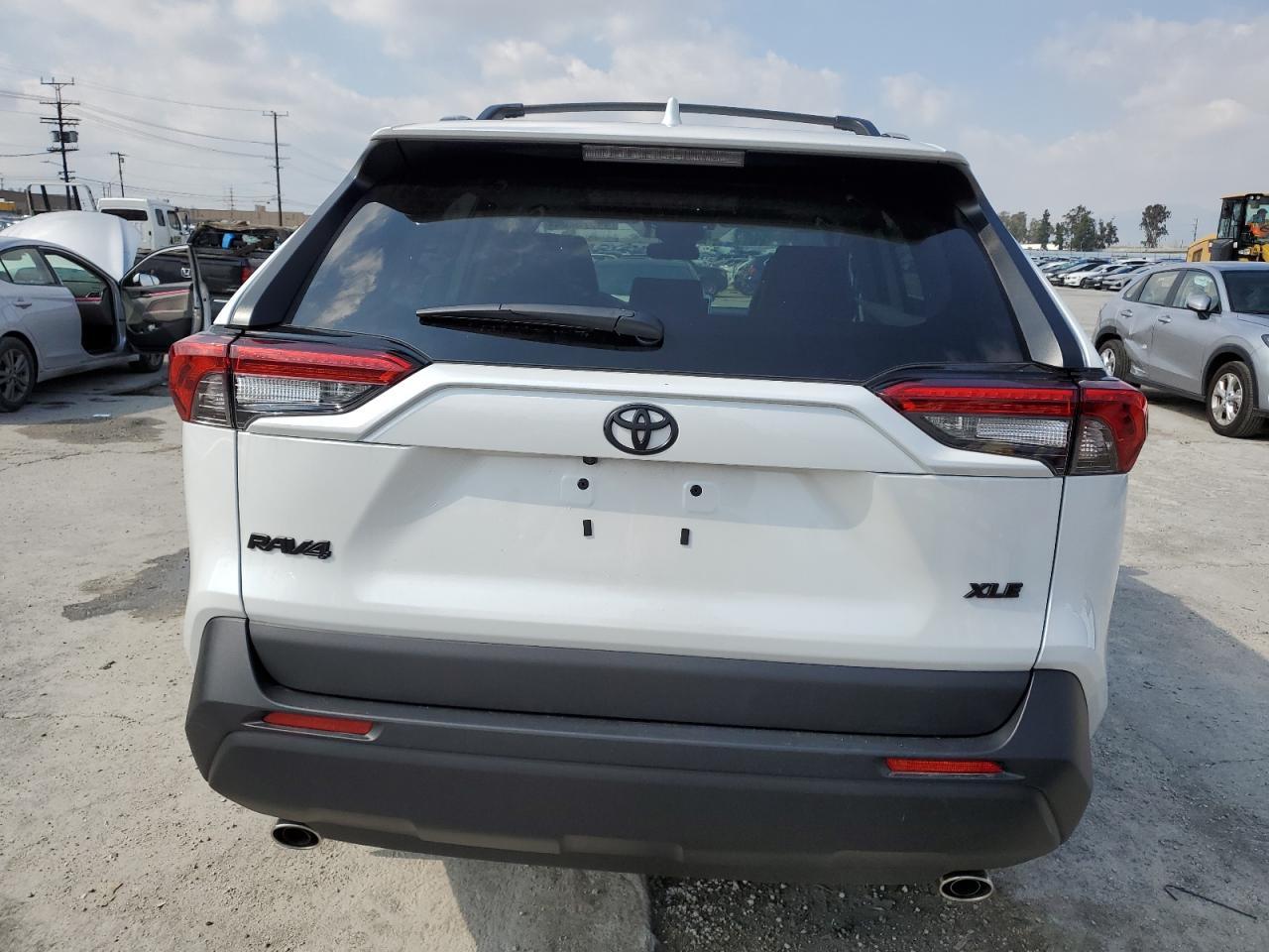 2024 TOYOTA RAV4 XLE P - Image 6