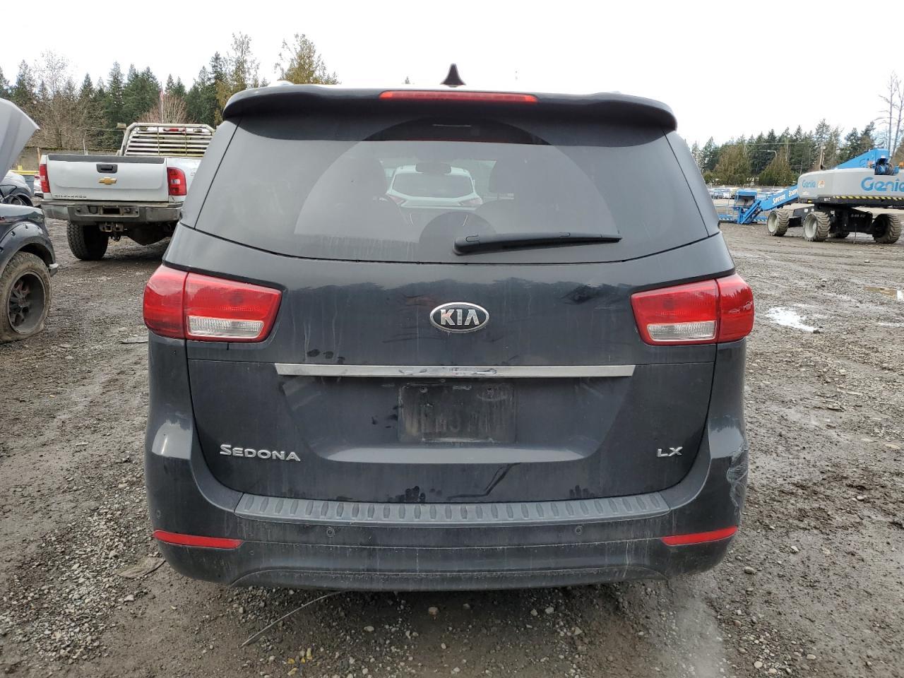 2017 KIA SEDONA LX - Image 6
