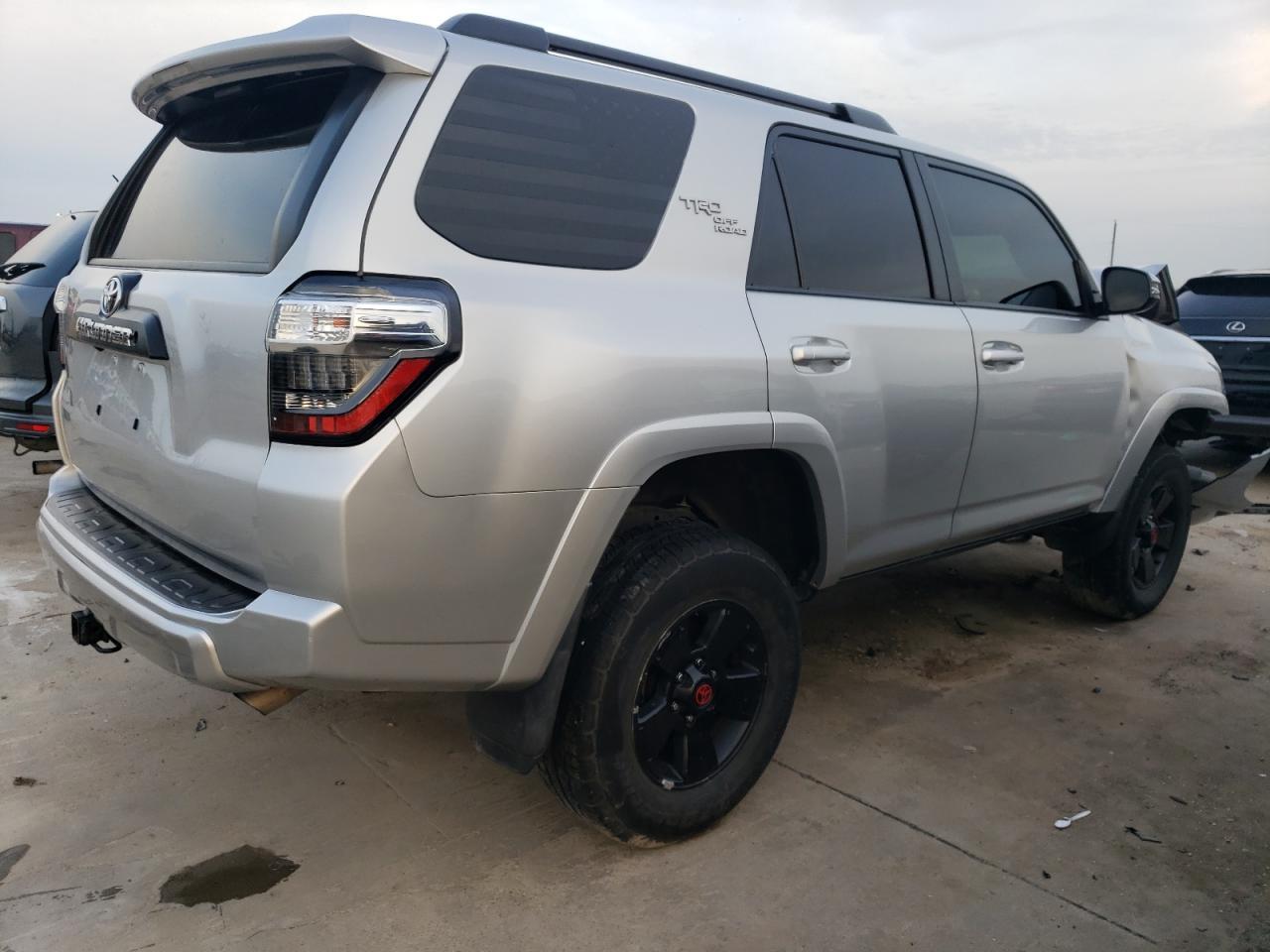 2017 TOYOTA 4RUNNER SR - Image 3