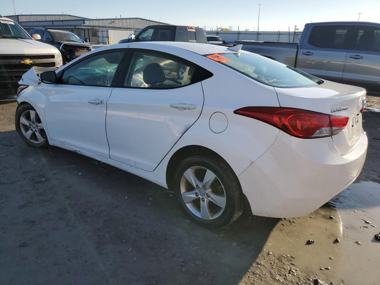 2013 HYUNDAI ELANTRA GL - Image 2