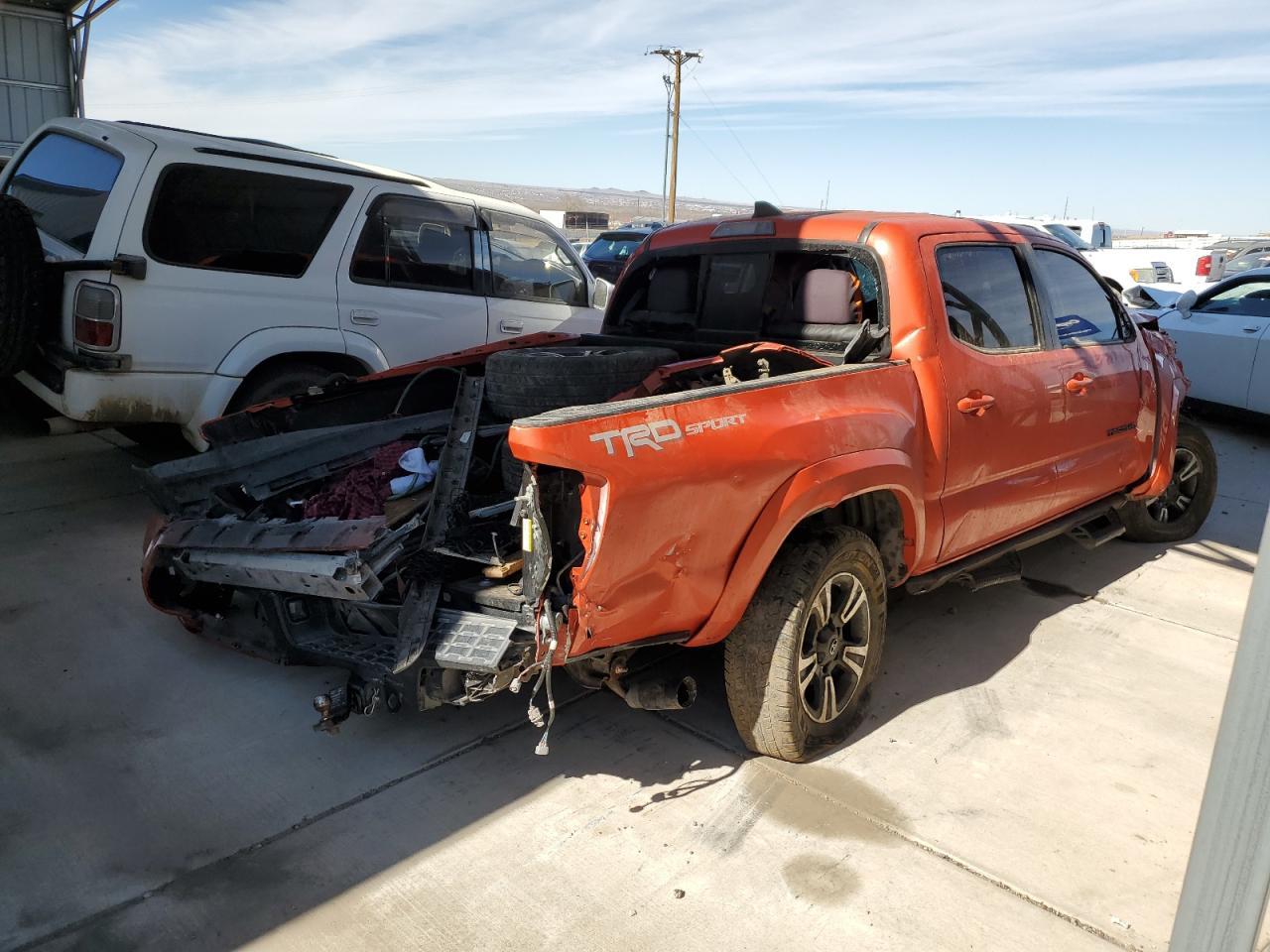 2017 TOYOTA TACOMA DOU - Фото 3