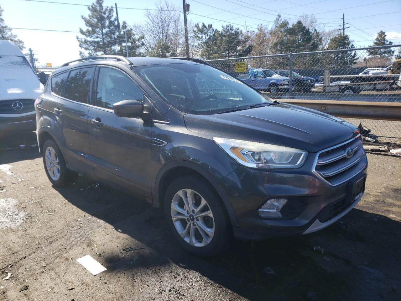 2017 FORD ESCAPE SE - Image 4