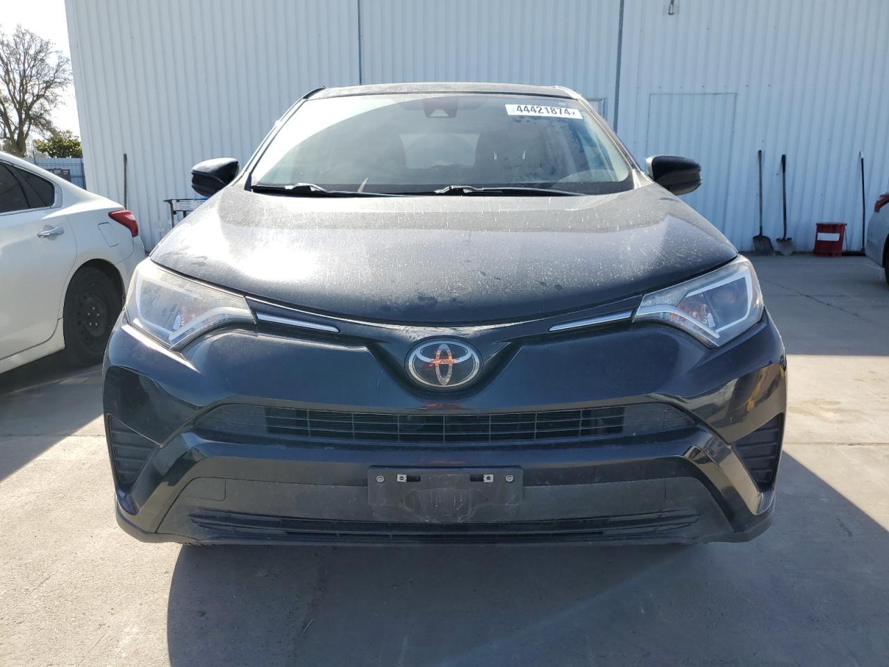 2018 TOYOTA RAV4 LE - Фото 5