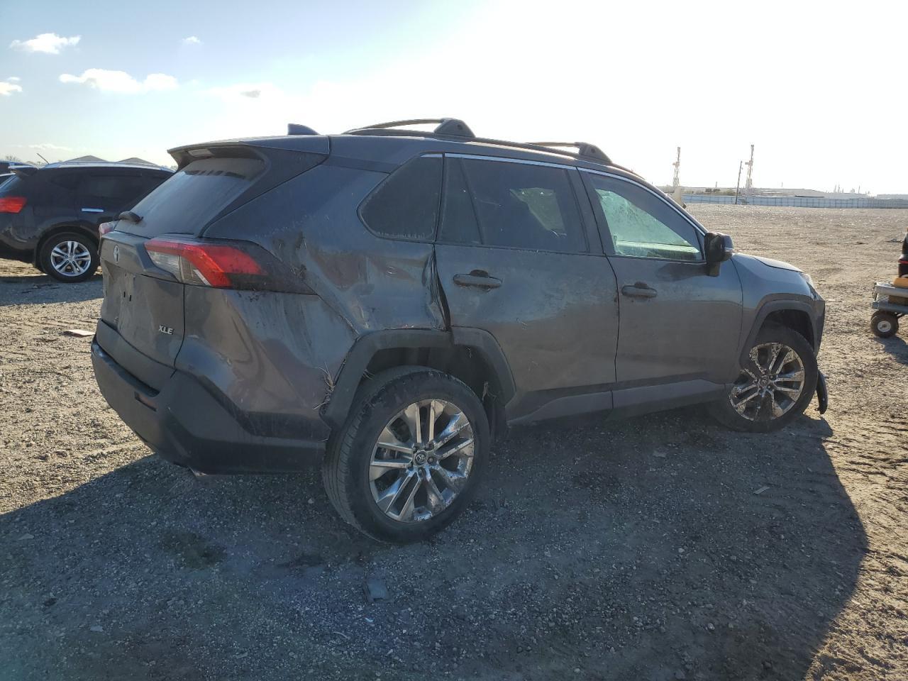 2020 TOYOTA RAV4 XLE P - Image 3