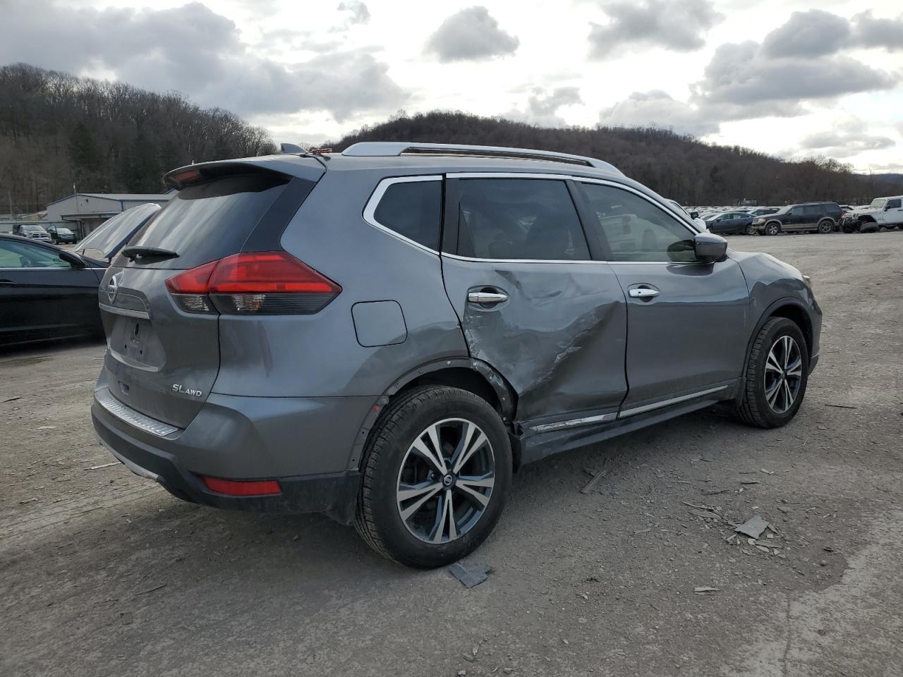 2017 NISSAN ROGUE SV - Image 3