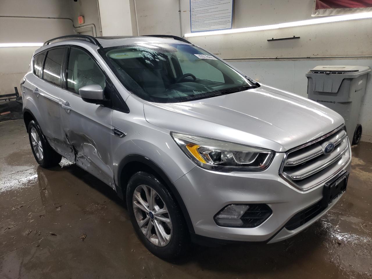 2017 FORD ESCAPE SE - Image 4
