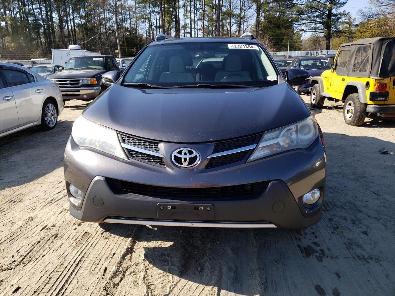 2015 TOYOTA RAV4 XLE - Image 5