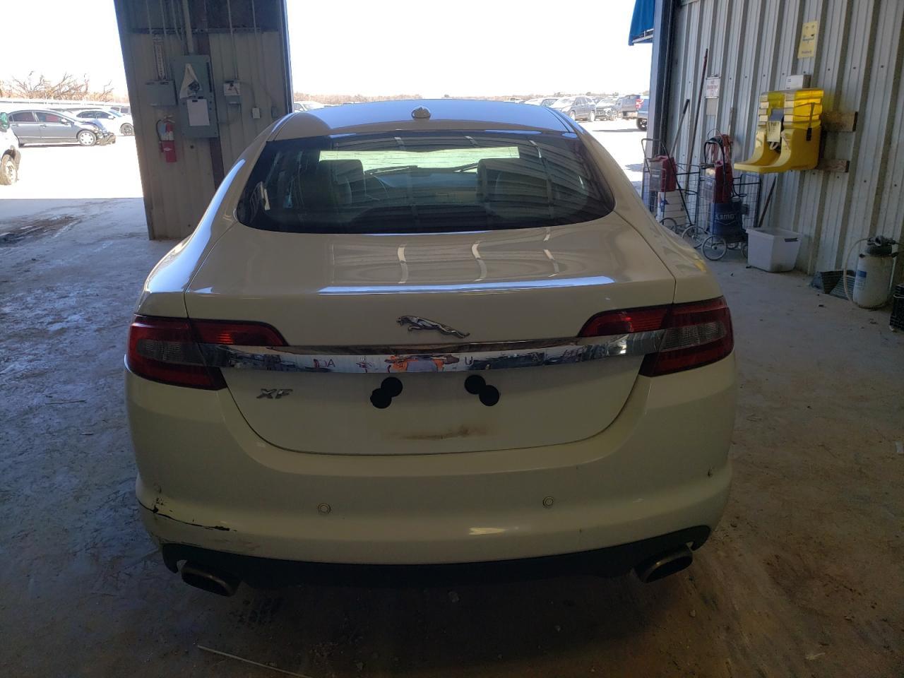 2011 JAGUAR XF - Image 6