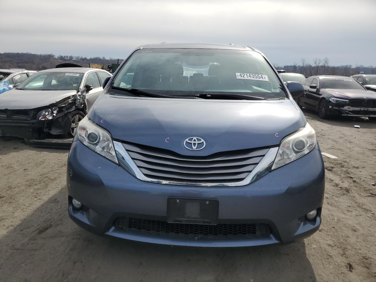 2015 TOYOTA SIENNA XLE - Фото 5