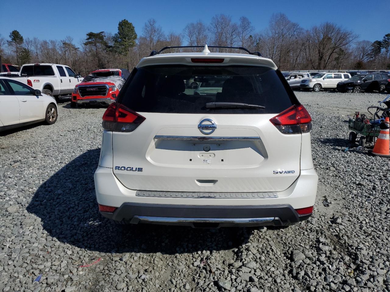 2017 NISSAN ROGUE SV - Image 6