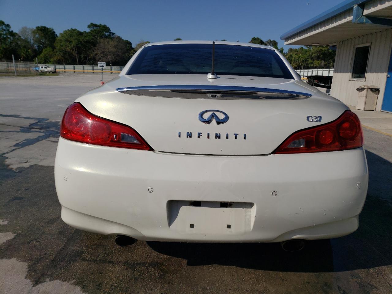2011 INFINITI G37 BASE - Image 6