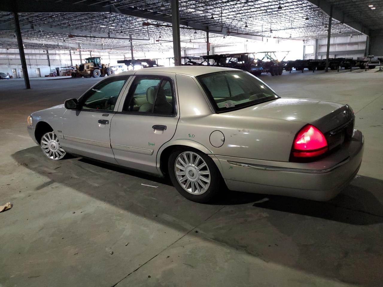 2010 MERCURY GRAND MARQ - Фото 2