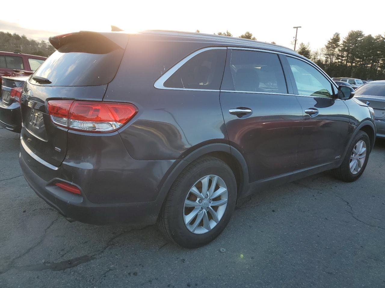 2017 KIA SORENTO LX - Фото 3