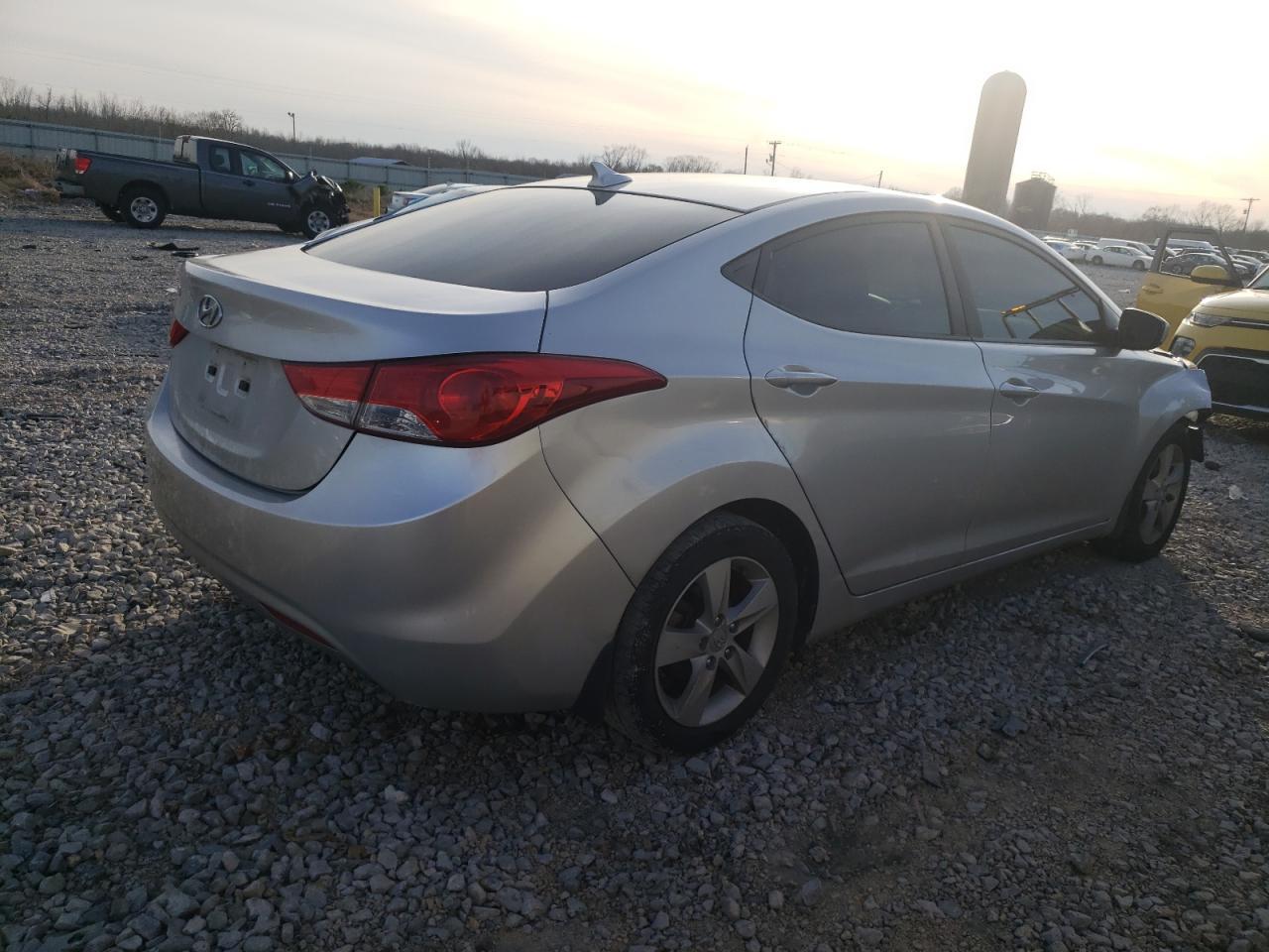 2013 HYUNDAI ELANTRA GL - Image 3