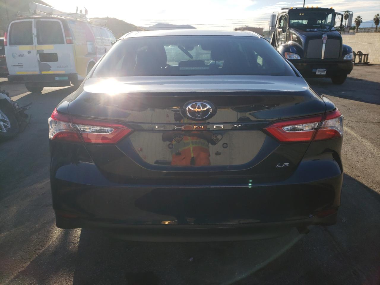 2018 TOYOTA CAMRY L - Фото 6