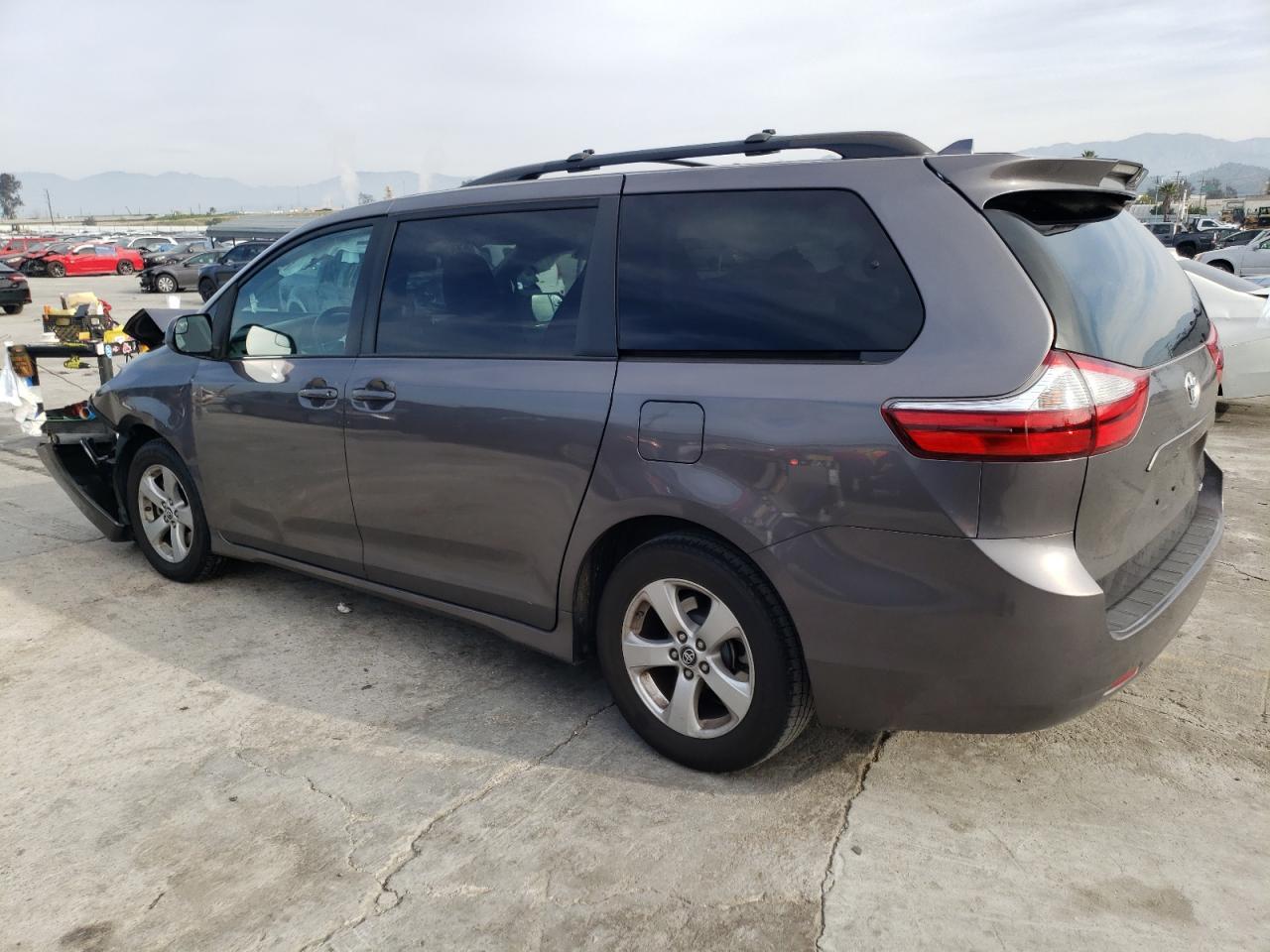 2019 TOYOTA SIENNA LE - Image 2