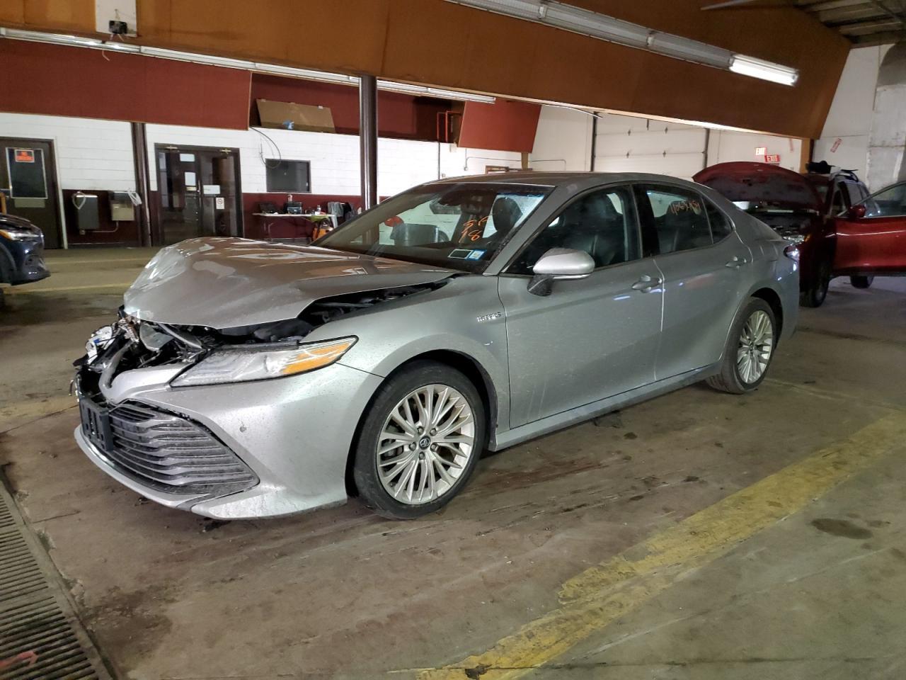 2018 TOYOTA CAMRY HYBR car image