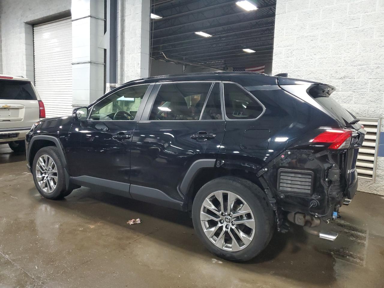 2020 TOYOTA RAV4 XLE P - Фото 2