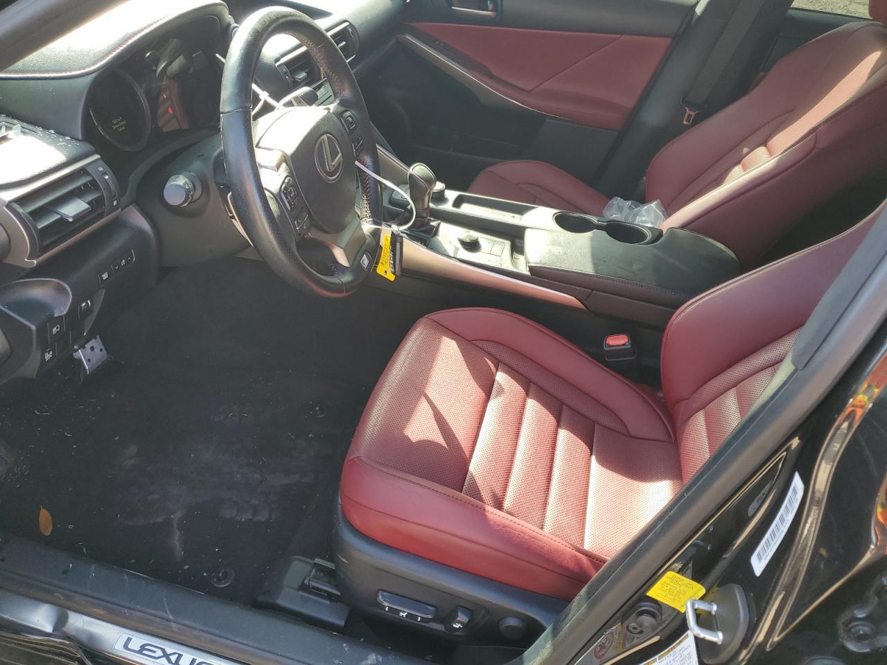 2017 LEXUS IS 200T - Image 7