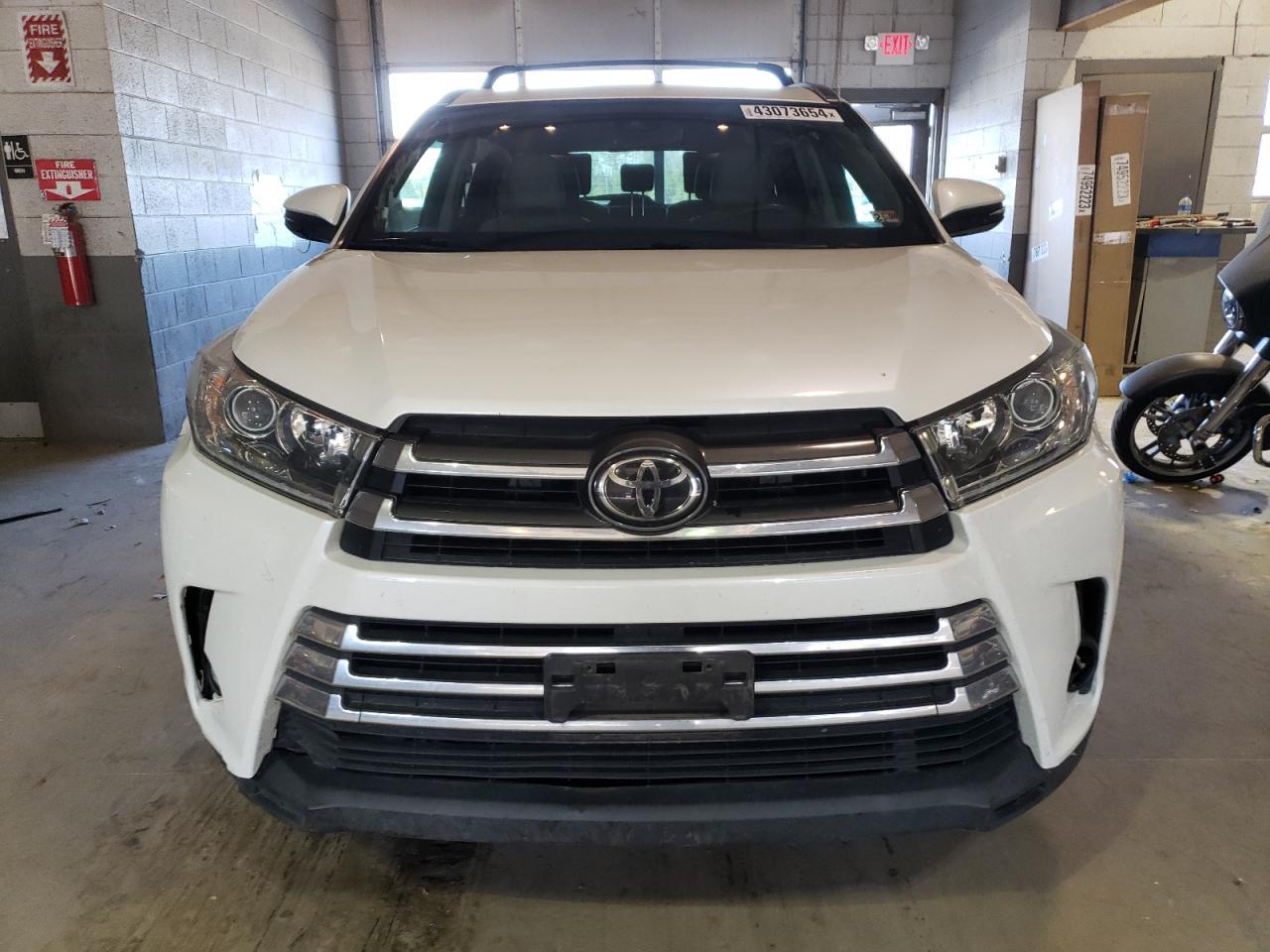 2018 TOYOTA HIGHLANDER - Фото 5