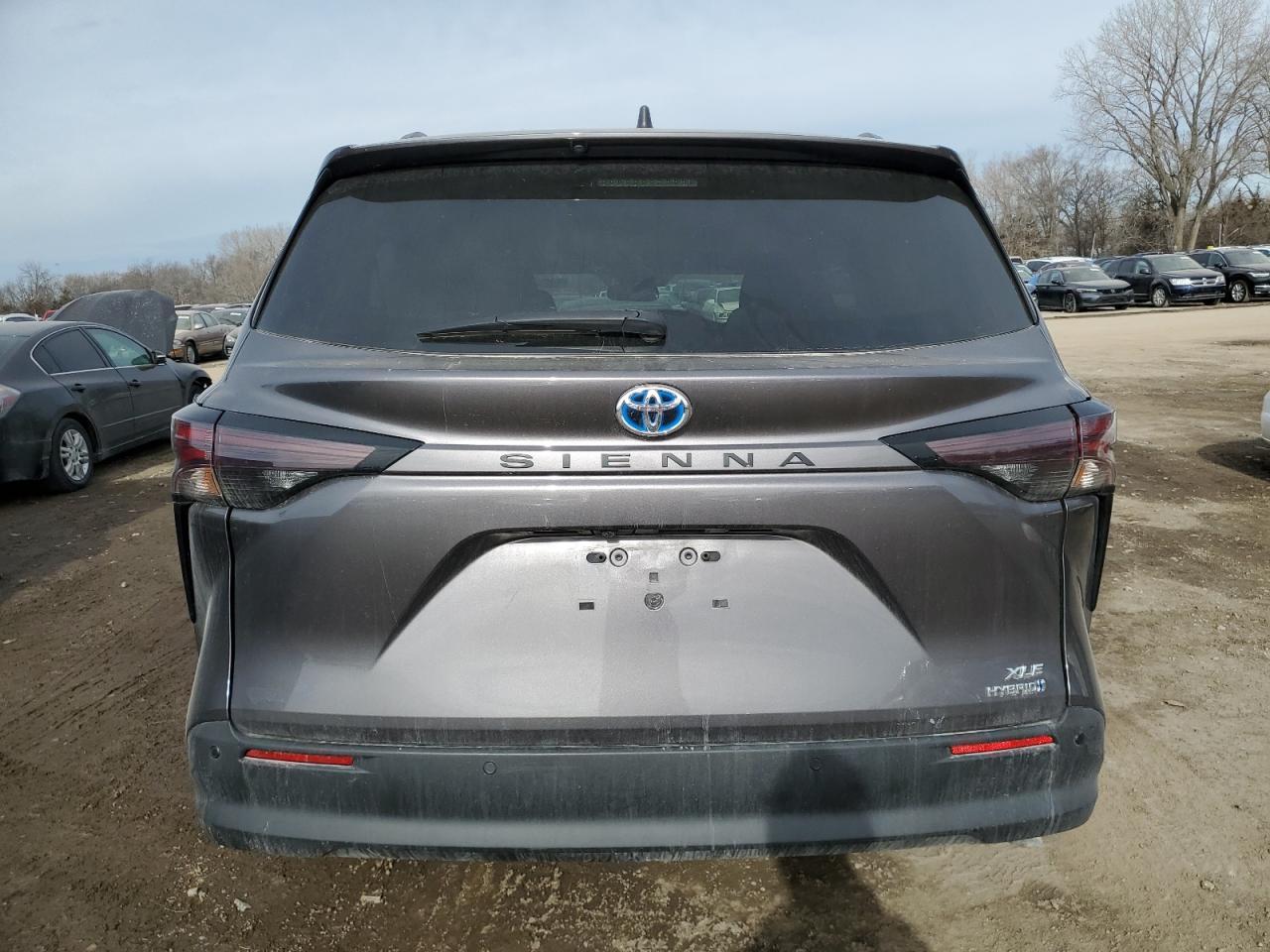 2023 TOYOTA SIENNA XLE - Фото 6