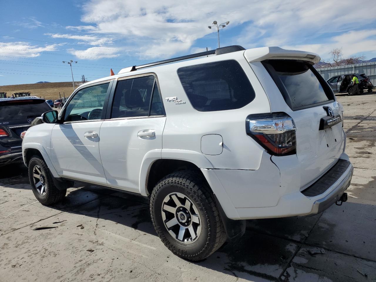 2020 TOYOTA 4RUNNER SR - Фото 2