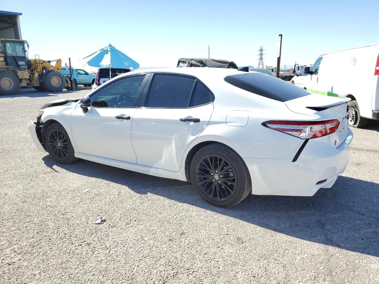 2020 TOYOTA CAMRY SE - Фото 2