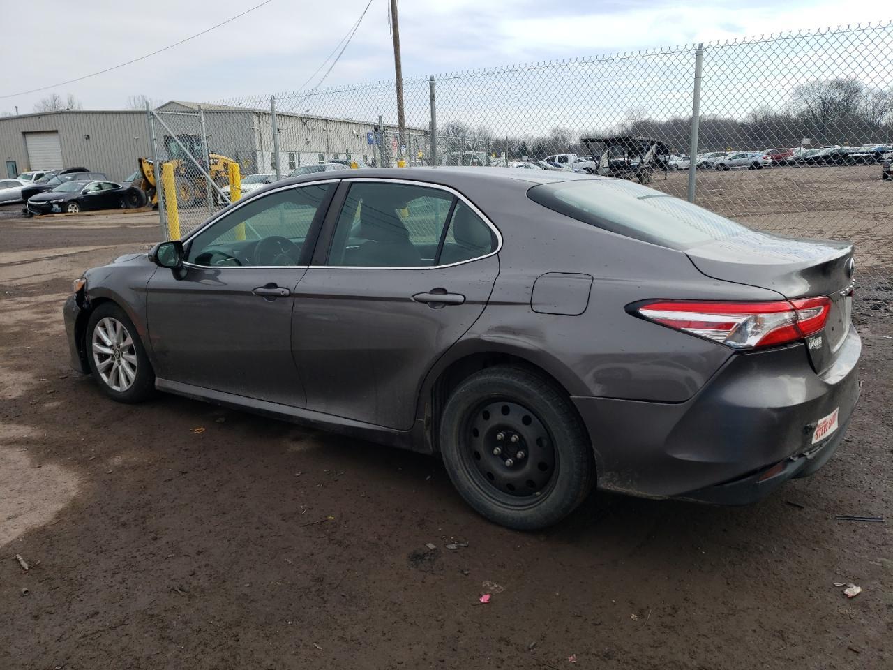 2018 TOYOTA CAMRY L - Фото 2