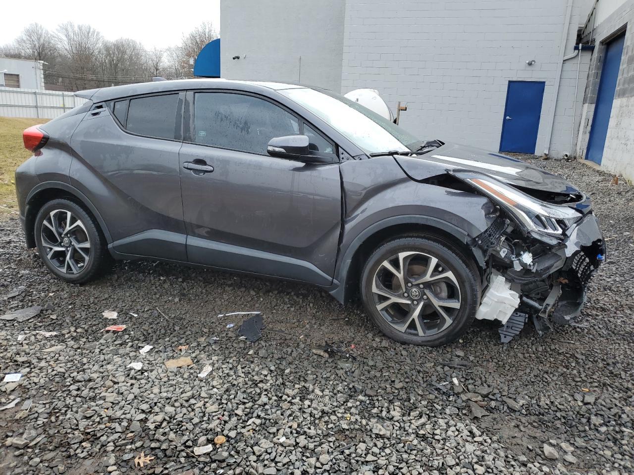 2021 TOYOTA C-HR XLE - Фото 4