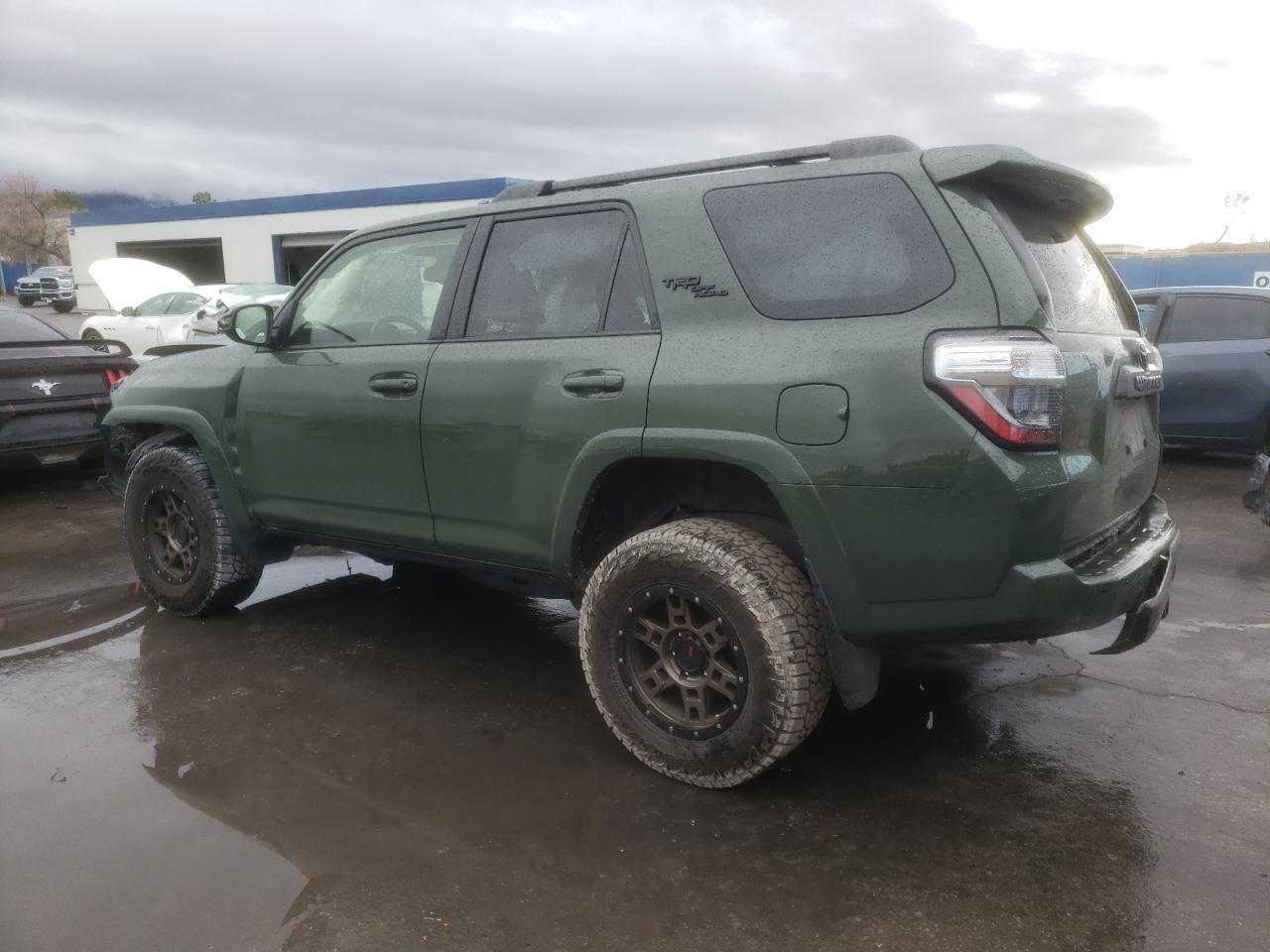 2022 TOYOTA 4RUNNER SR - Фото 2