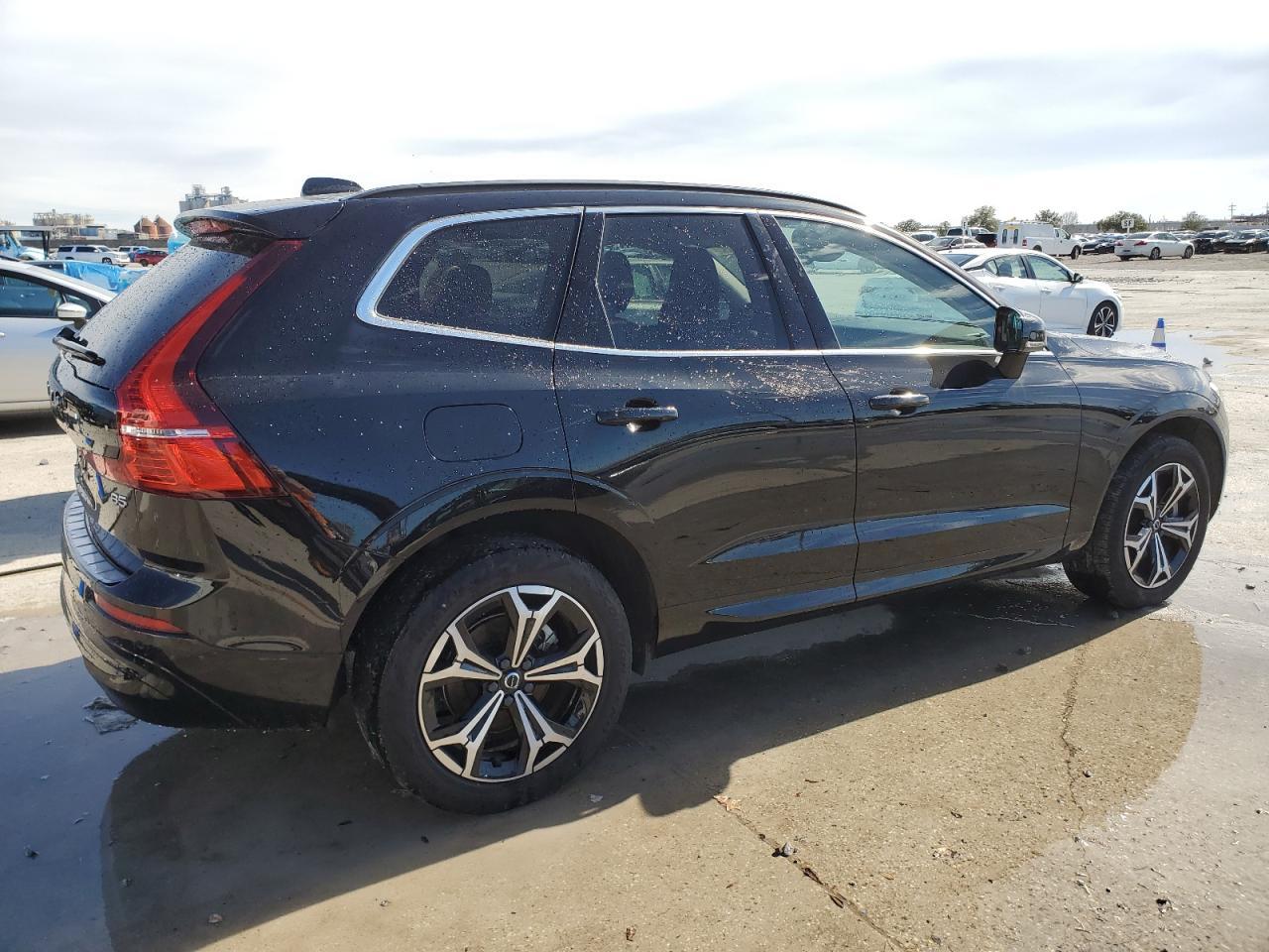 2022 VOLVO XC60 B5 MO - Фото 3