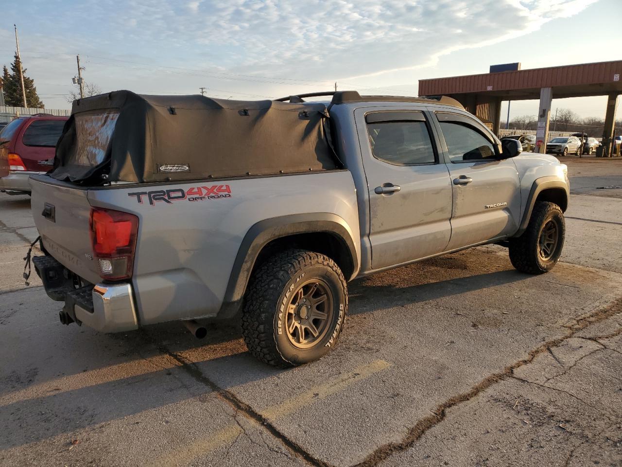 2019 TOYOTA TACOMA DOU - Фото 3