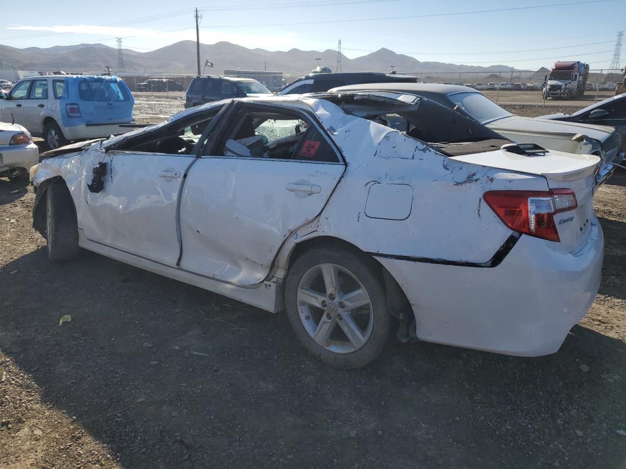 2013 TOYOTA CAMRY L - Фото 2