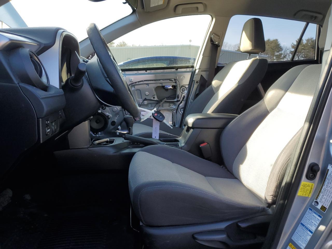 2018 TOYOTA RAV4 LE - Фото 7