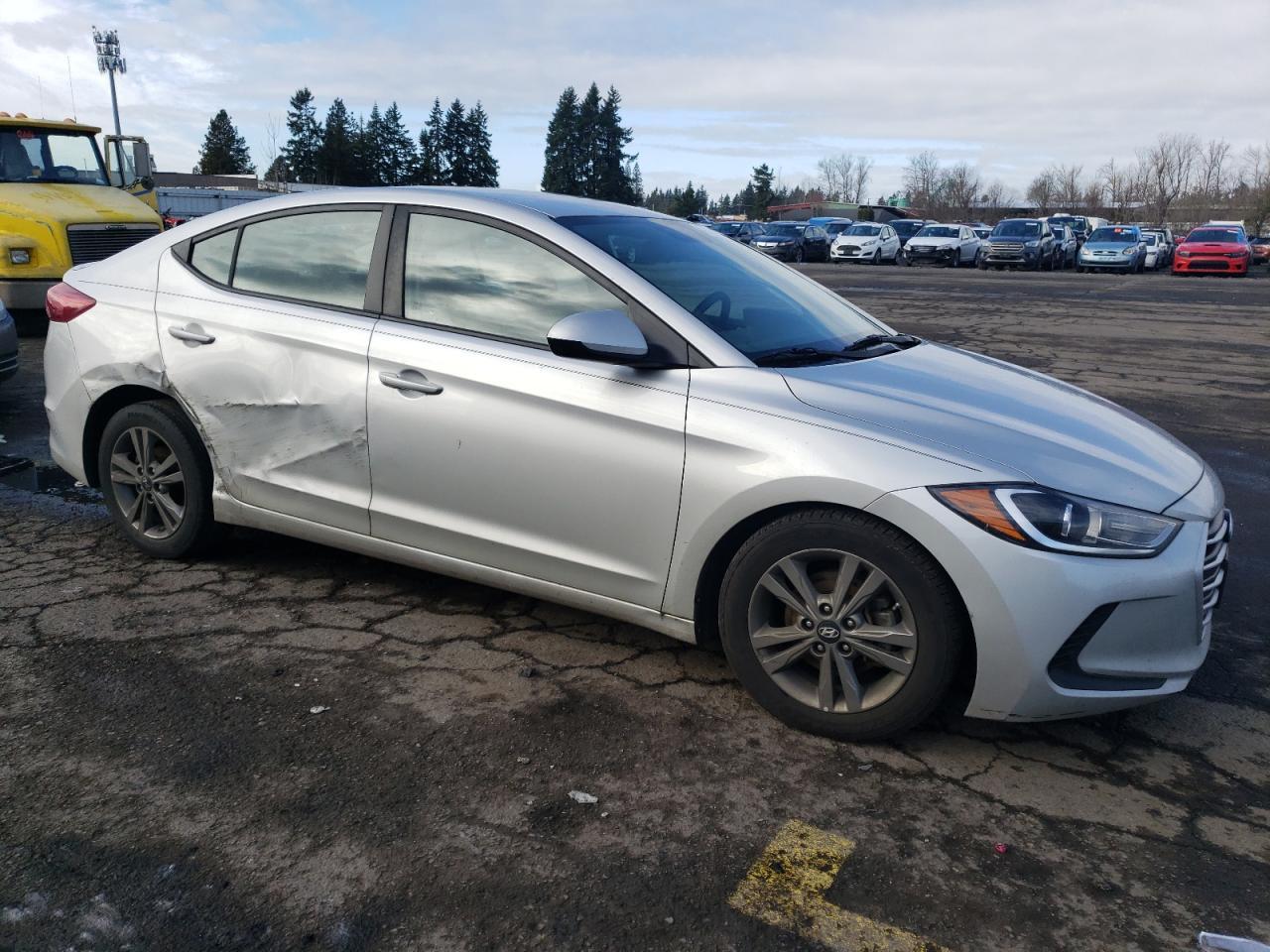2018 HYUNDAI ELANTRA SE - Image 4