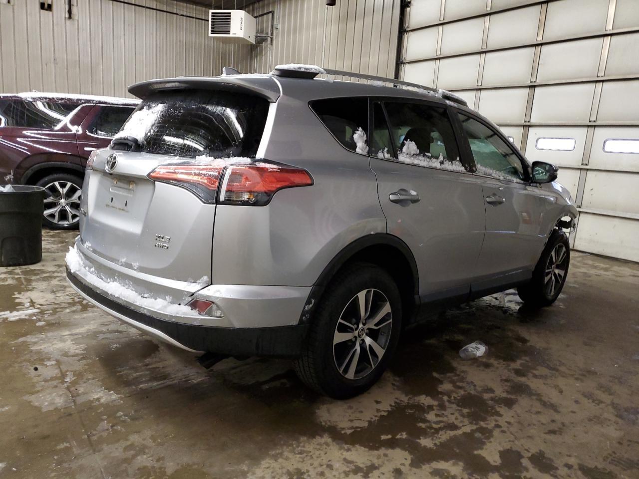 2016 TOYOTA RAV4 XLE - Фото 3