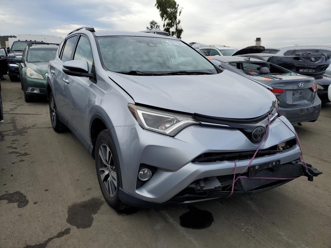 2017 TOYOTA RAV4 XLE - Image 4
