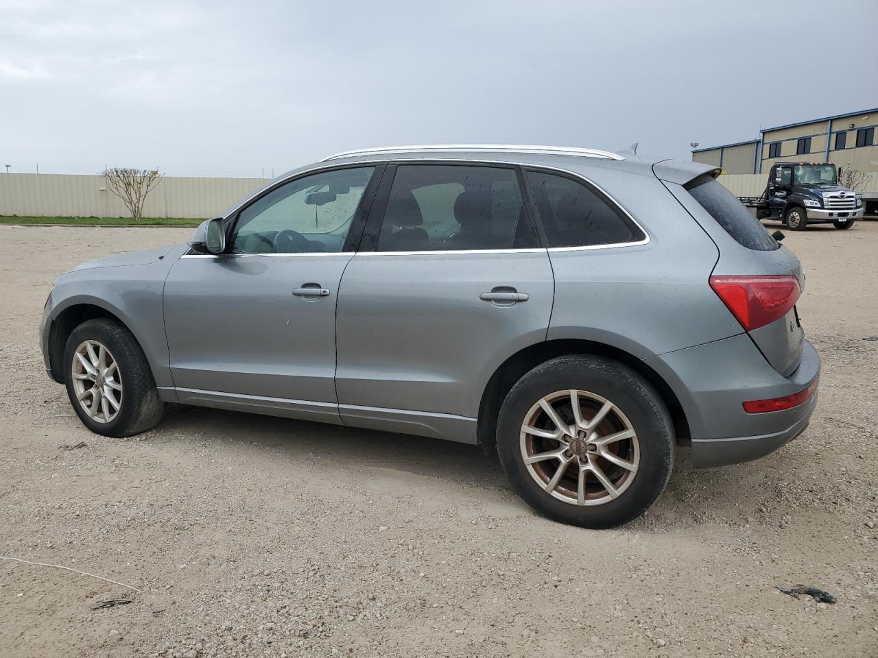 2011 AUDI Q5 PREMIUM - Image 2