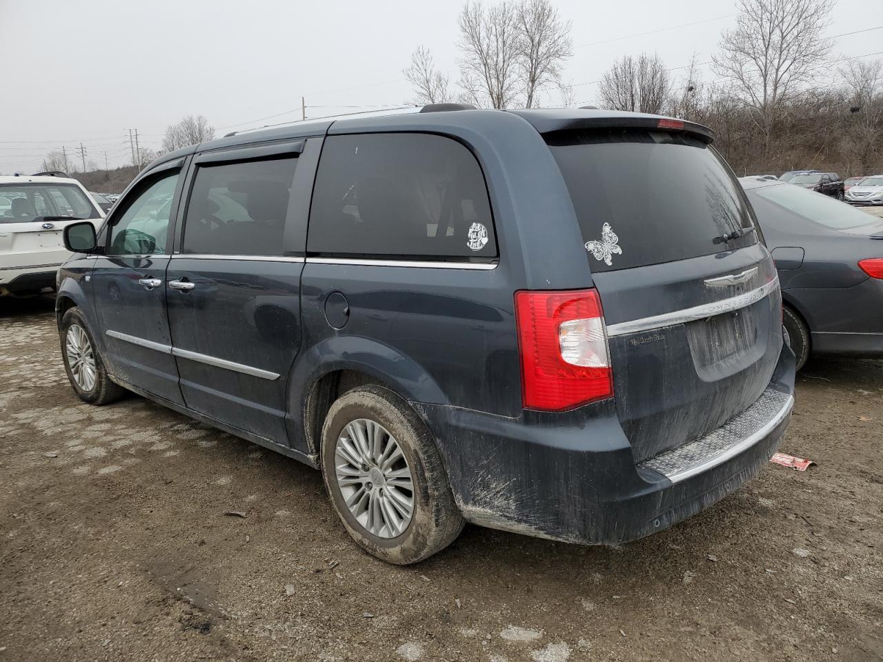 2014 CHRYSLER TOWN & COU - Image 2