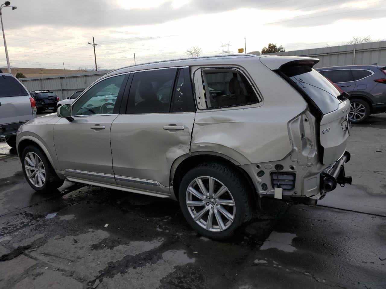 2016 VOLVO XC90 T6 - Фото 2