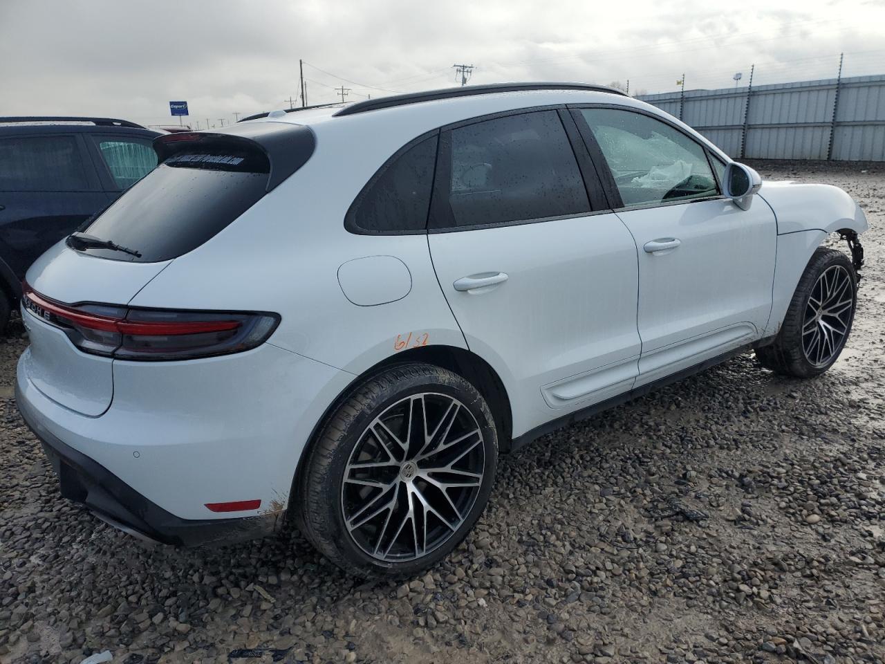 2023 PORSCHE MACAN BASE - Image 3